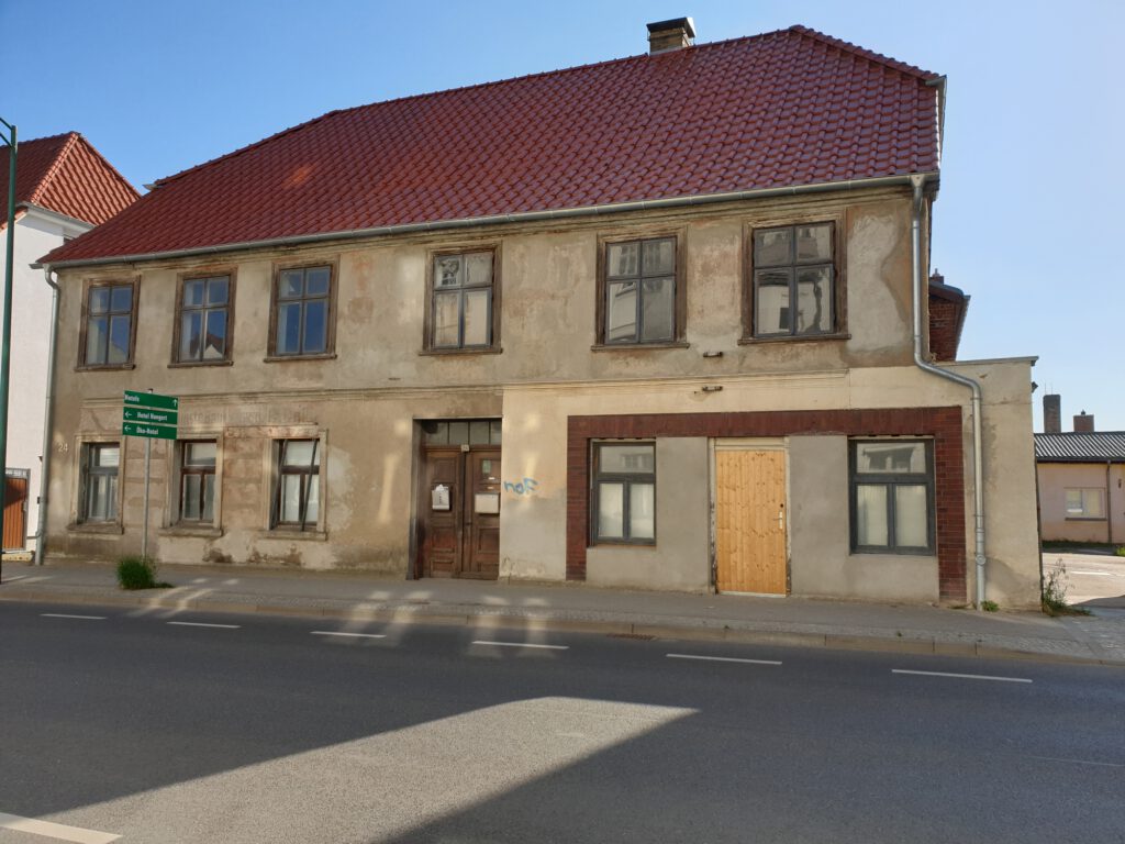 Zierker Straße 24 Straßensicht unsanierte Fassade